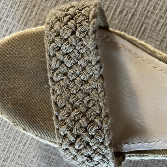 Steve Madden Khaki/Tan ankle wrap 4.75 inch wedge heel - Size 9 - Worn just once - Picture 8 of 13